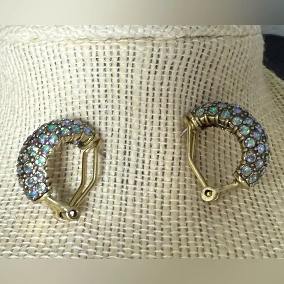 SIGNED HEIDI DAUS AURORA BOREALIS CRYSTAL OMEGAEARRINGS NEW